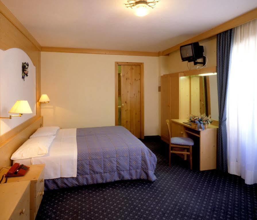 Hotel San Martino 산마르티노디카스트로차 외부 사진