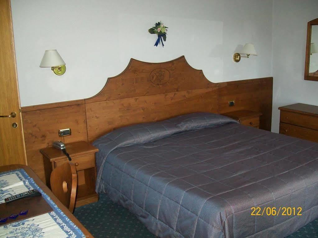 Hotel San Martino 산마르티노디카스트로차 외부 사진